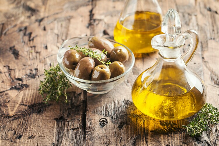 oliva olaj és oliva bogyók