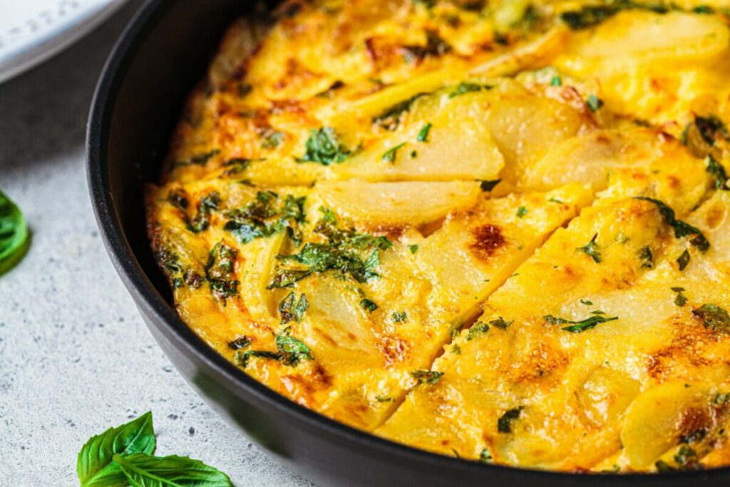 Diétás, spanyol zöldséges omlett serpenyőben