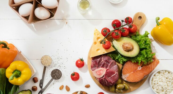Low carb diéta élelmiszerek asztalon